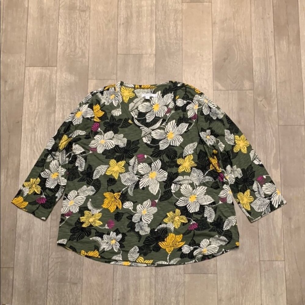 Womens Chico’s Floral All Over V-Neck‎ Top Shirt